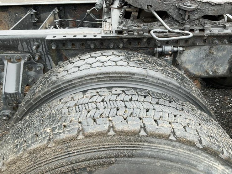 #126-•-2009-volvo-isx-semi-truck-image-70