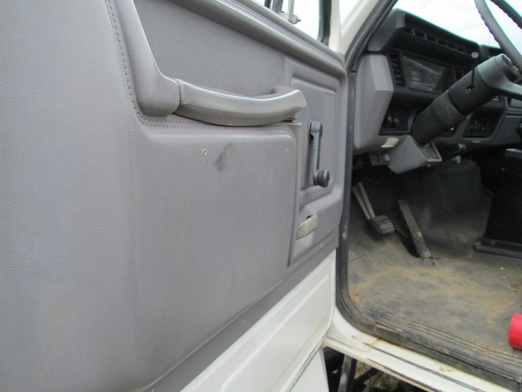 1997-ford-f800-image-33