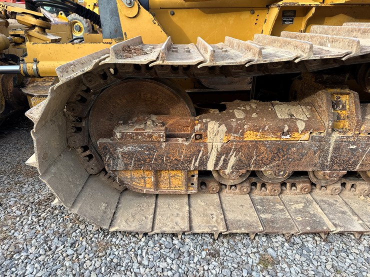 2006-deere-700j-image-46