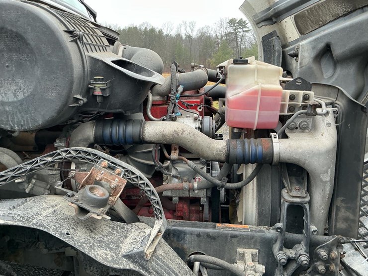 #126-•-2009-volvo-isx-semi-truck-image-14