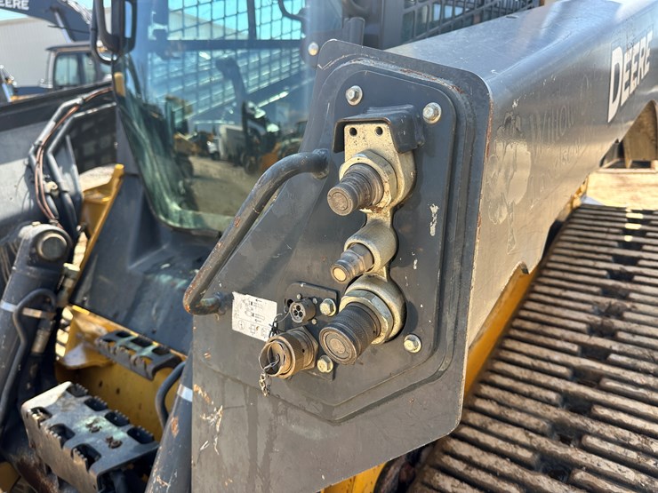 2017-deere-333g-image-13