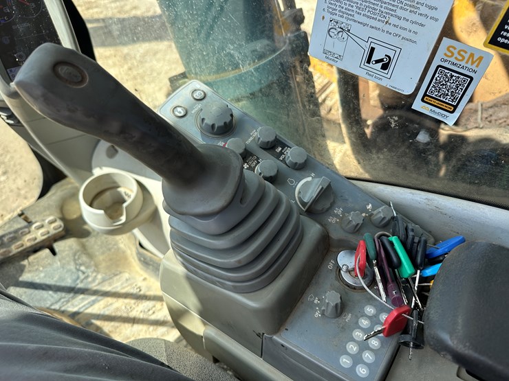 2016-deere-470g-lc-image-41