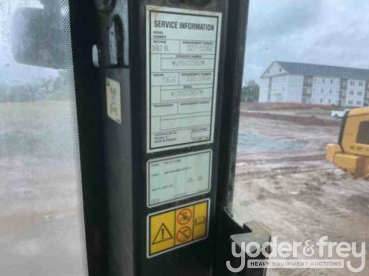 2014-caterpillar-d6k2-xl-image-47