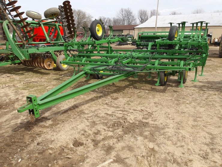 john-deere-1010-image-1