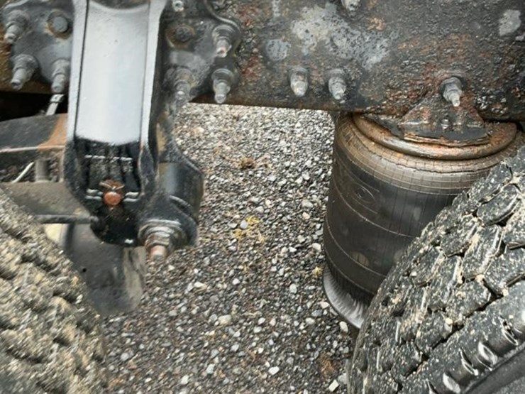 #126-•-2009-volvo-isx-semi-truck-image-54