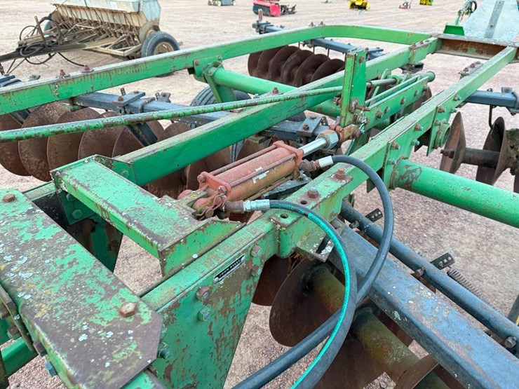 john-deere-210-image-24
