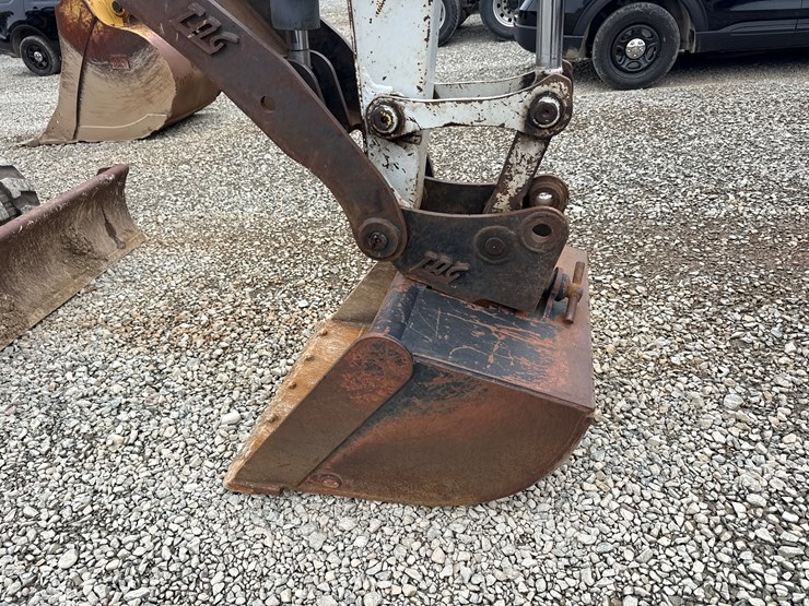 takeuchi-tb285-image-12