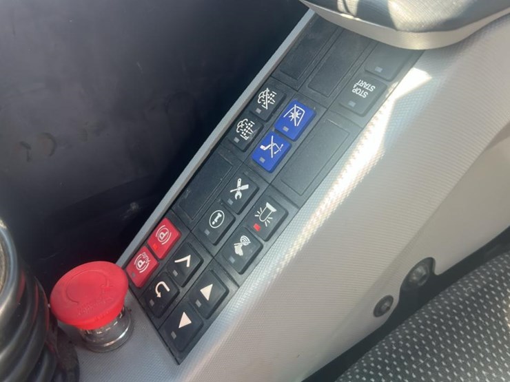 #101-•-2023-gehl-gct3-14-telehandler-image-26