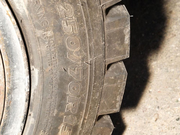 2016-toyota-8fg35u-image-31