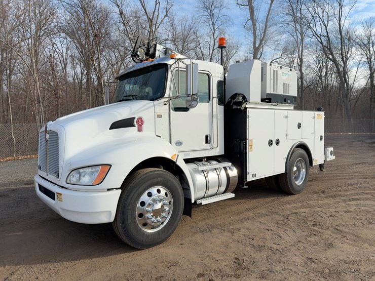 2017-kenworth-t270-image-1