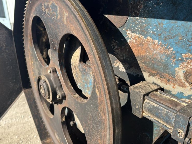 #142-•-2009-baker-3665d-portable-bandmill-image-14