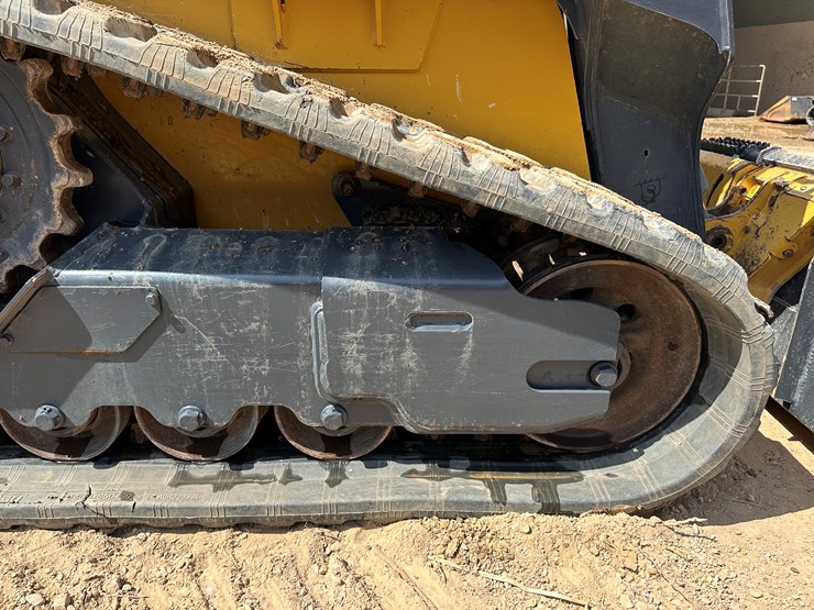 2019-deere-317g-image-44