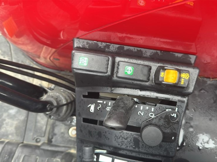 2023-massey-ferguson-4707-image-39