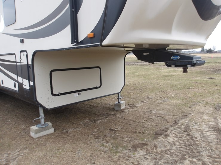 #7364-•-2015-jayco-pinnacle-fifth-wheel-camper-image-3