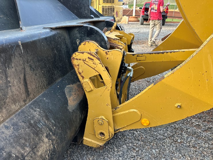 2016-caterpillar-938m-image-11