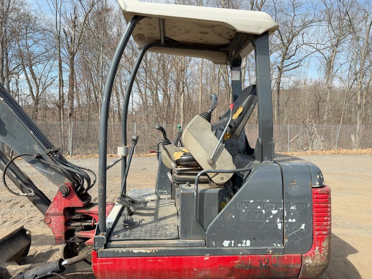 2007-takeuchi-tb135-image-24
