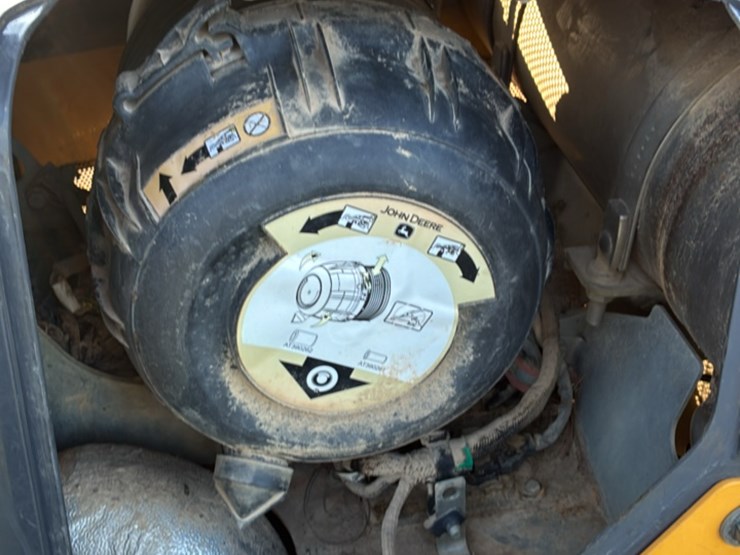 2019-deere-650k-lgp-image-39