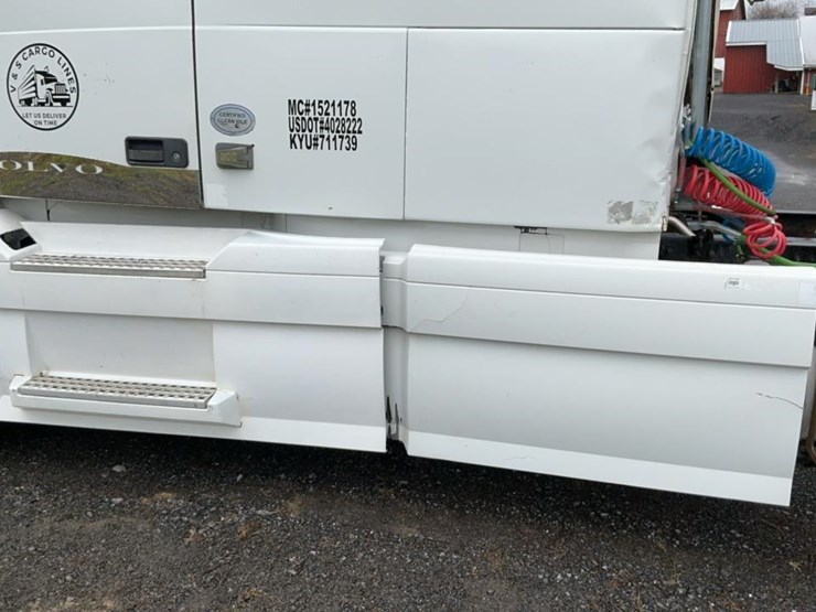 #126-•-2009-volvo-isx-semi-truck-image-44