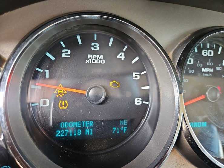 2010-chevrolet-silverado-1500-image-21