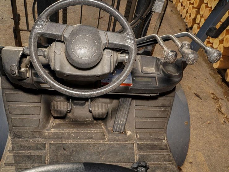 2016-toyota-8fg35u-image-18