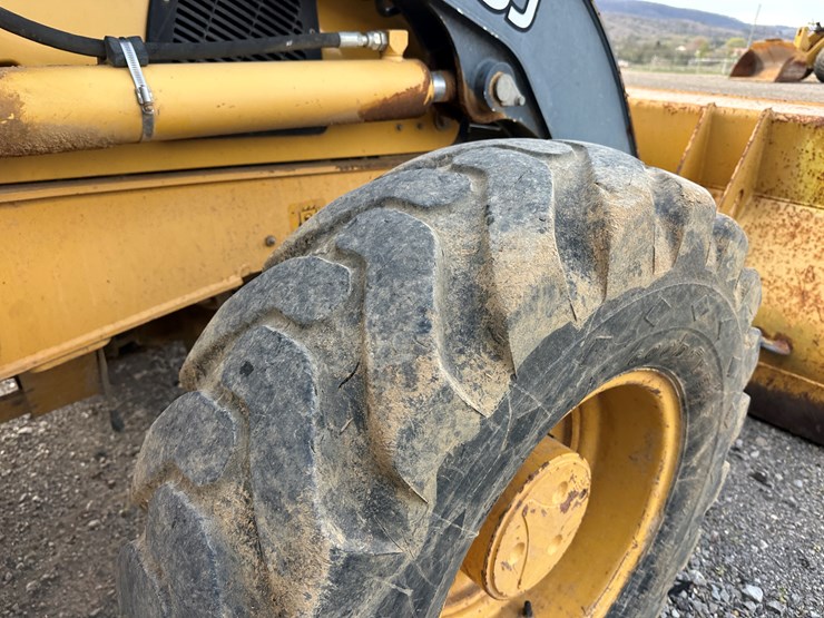 2011-deere-310sj-image-49