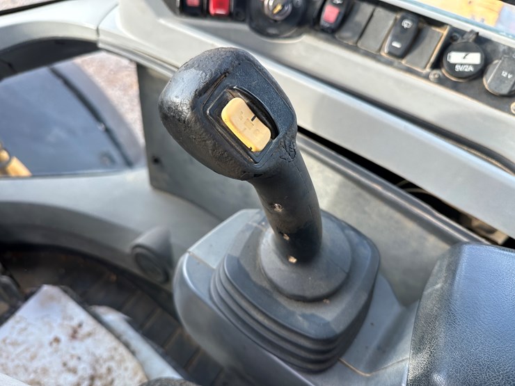 2016-caterpillar-938m-image-39