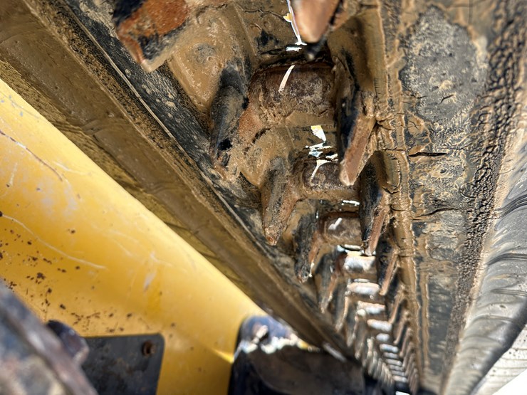 2017-deere-333g-image-37