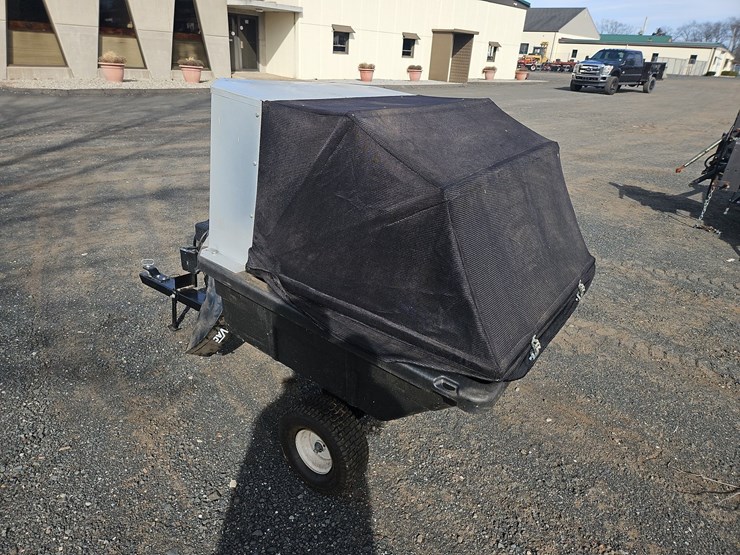 trail-vac-tow-behind-leaf-vac-image-4