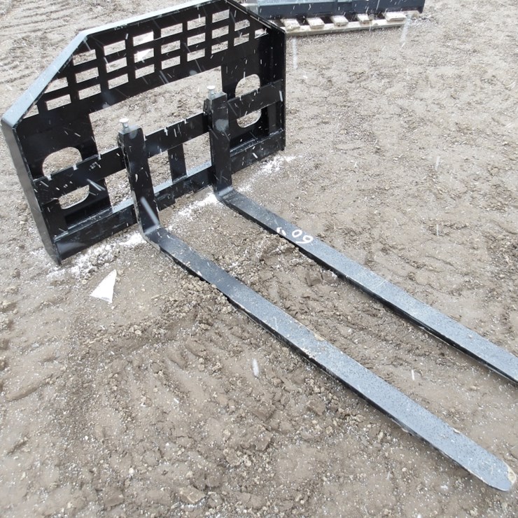 #7812 • 60" Skid steer forks