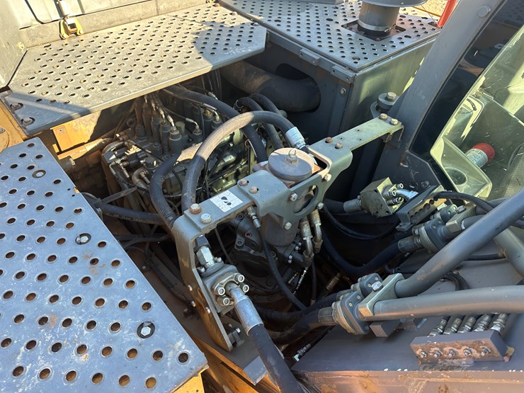 2017-volvo-ec350el-image-33