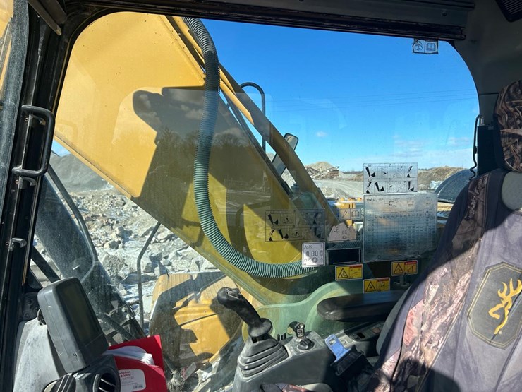 2011-caterpillar-329d-image-38