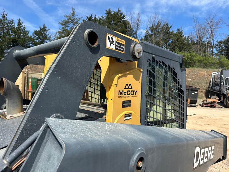 2017-deere-333g-image-21