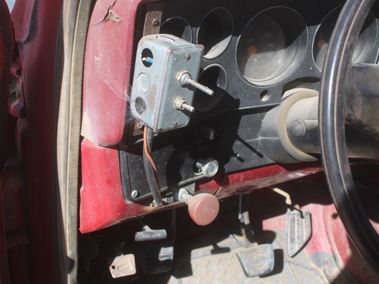 #3022-•-1980-chevy-silverado-3/4-ton-truck-with-flatbed-image-24