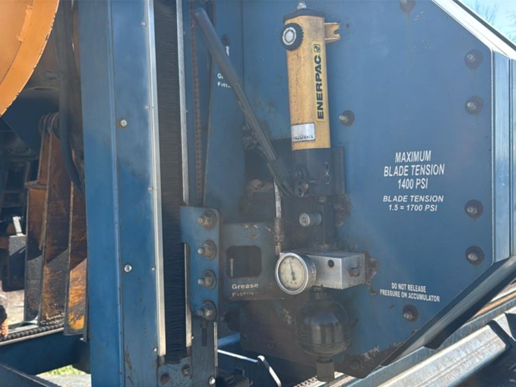 #142-•-2009-baker-3665d-portable-bandmill-image-23