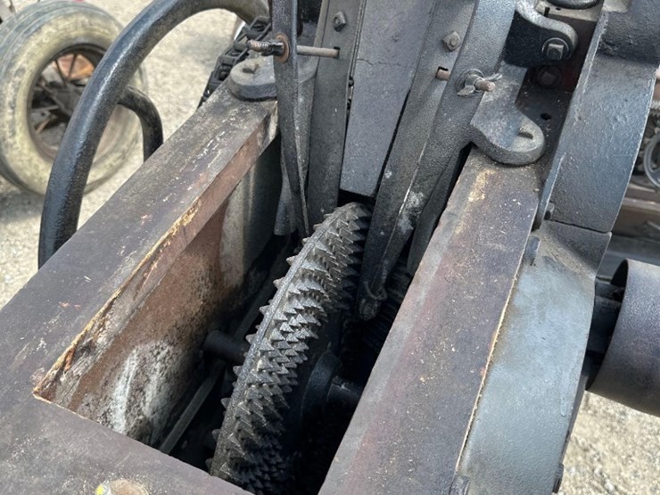 3130---hocking-valley-2-hole-corn-sheller-image-4