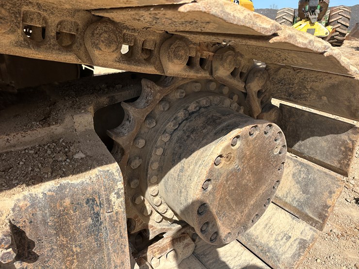 2016-deere-470g-lc-image-50