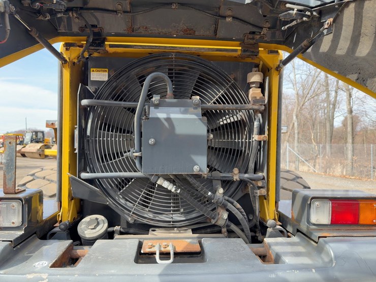 2013-komatsu-wa250pz-6-image-20