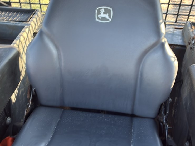 2019-deere-650k-lgp-image-18