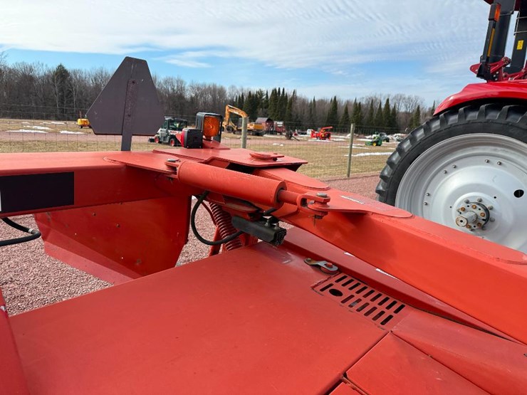 new-holland-1409-image-12