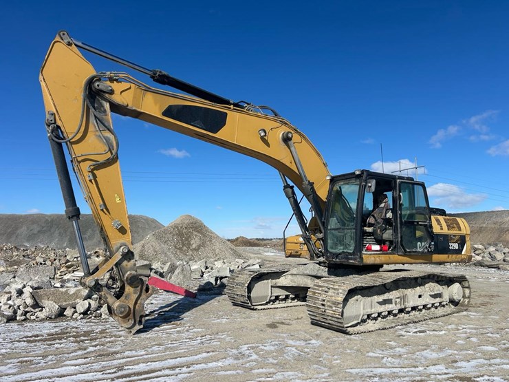 2011-caterpillar-329d-image-1