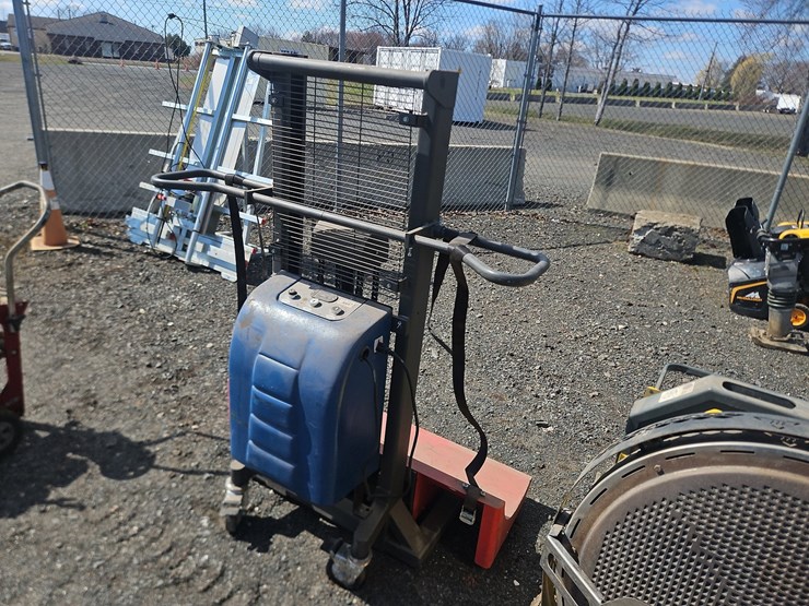 foster-roll-lifter-image-3