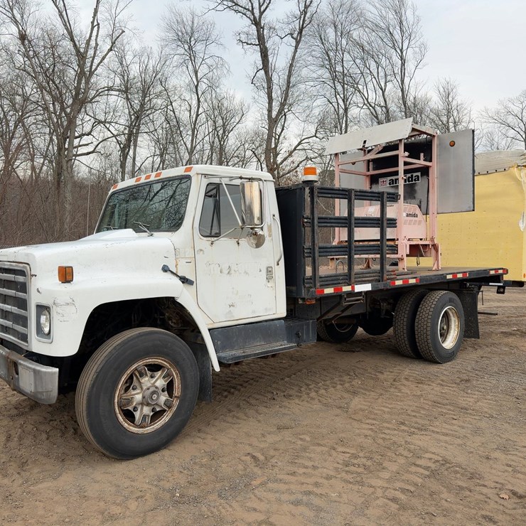 1987 INTERNATIONAL S1954