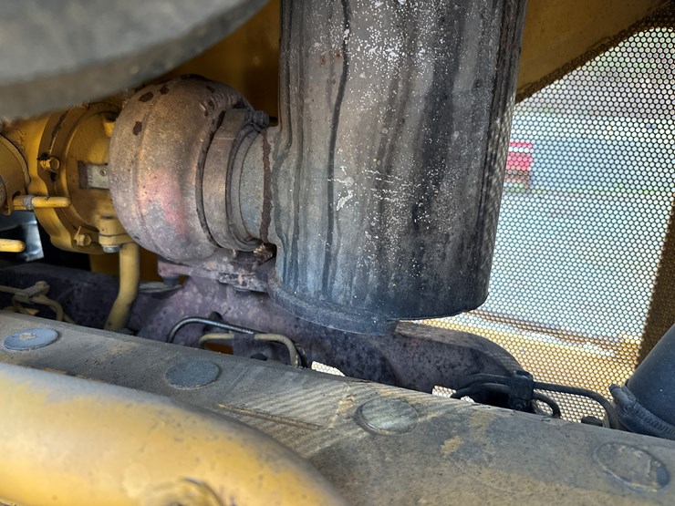 2006-deere-700j-image-37