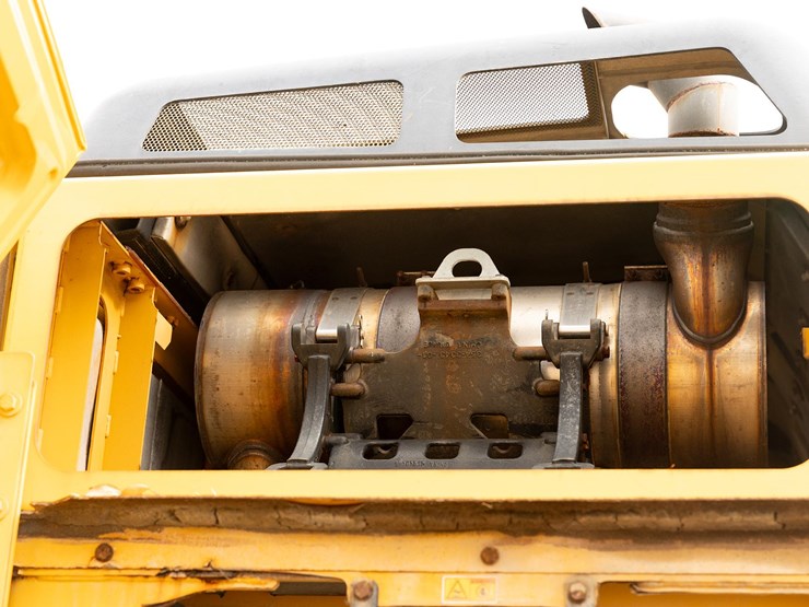 2013-caterpillar-324e-image-26