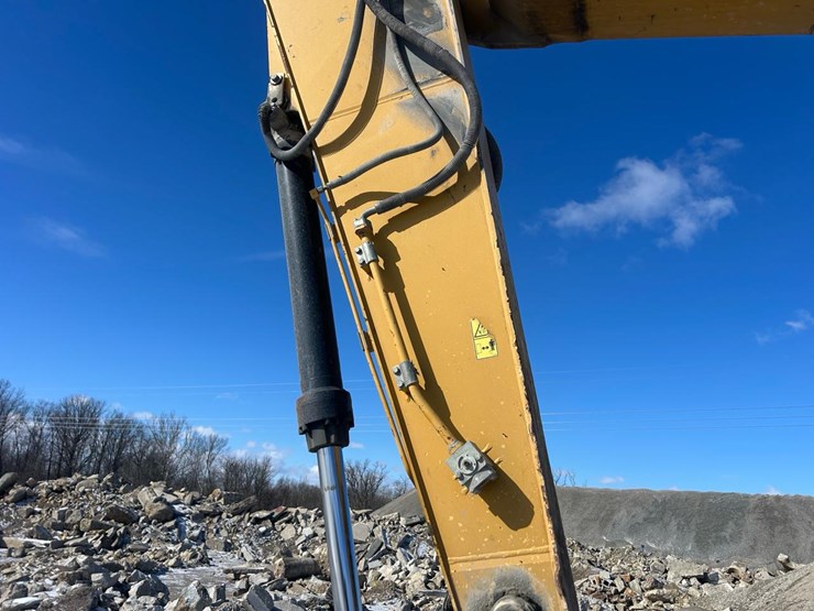 2011-caterpillar-329d-image-11