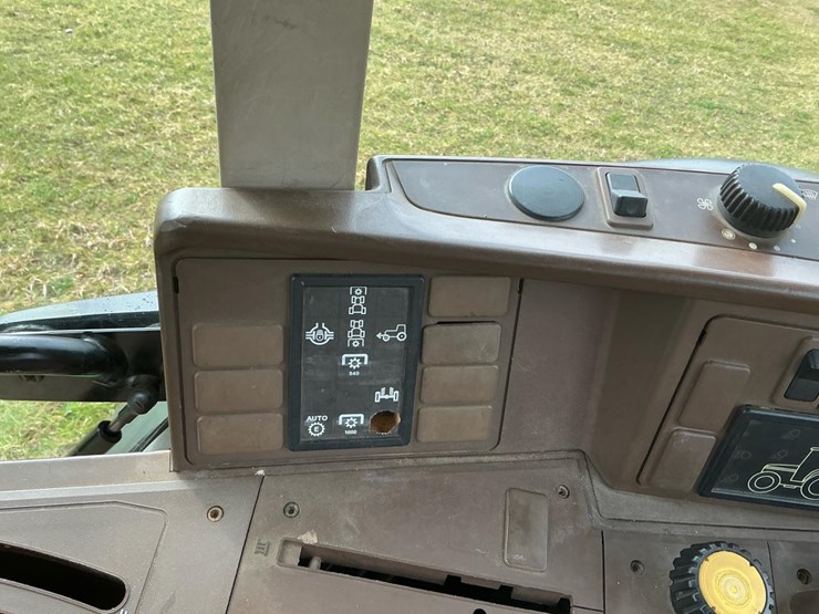 2000-john-deere-6410-image-35