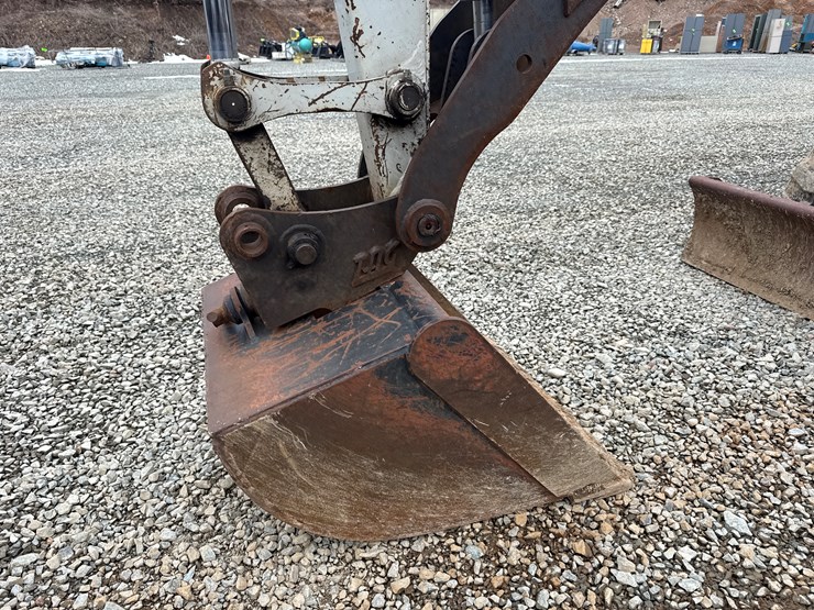 takeuchi-tb285-image-10