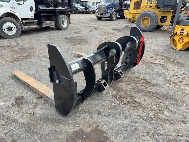 caterpillar-72"-wheel-loader-forks-image-2