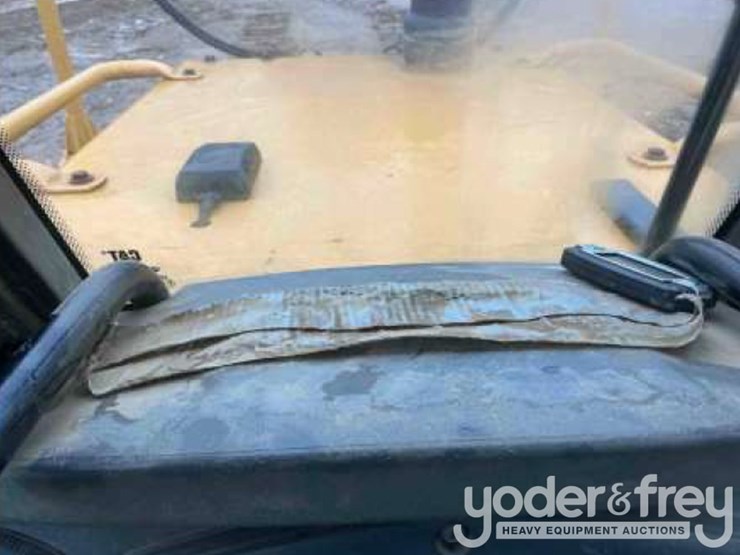 2014-caterpillar-d6k2-xl-image-33