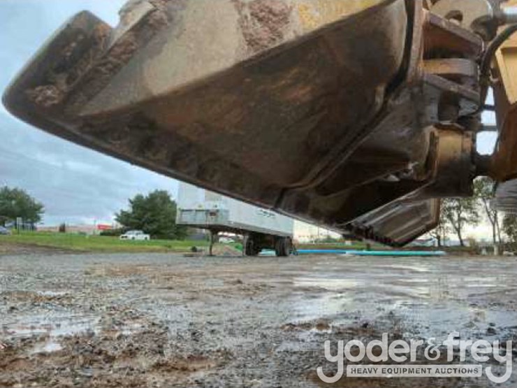 2014-caterpillar-d6k2-xl-image-9